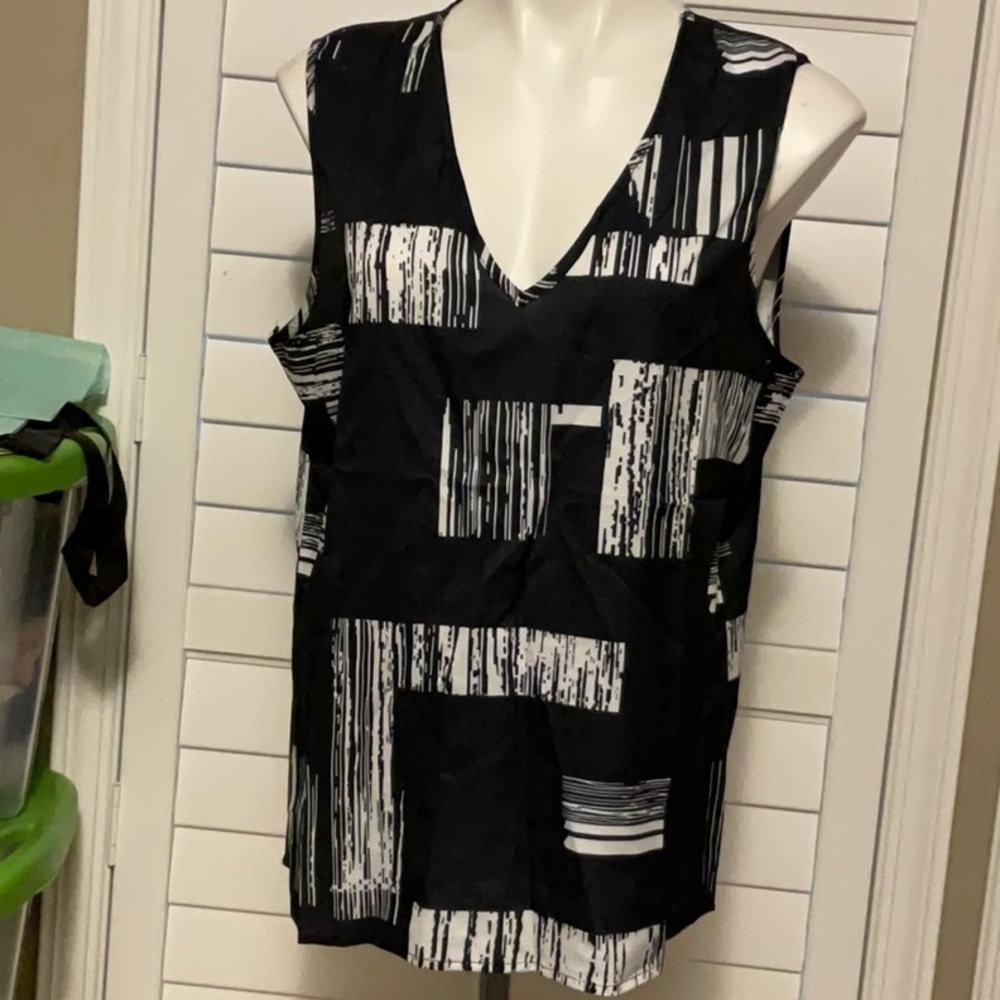 Black and White Graphic Sleeveless Tank Top